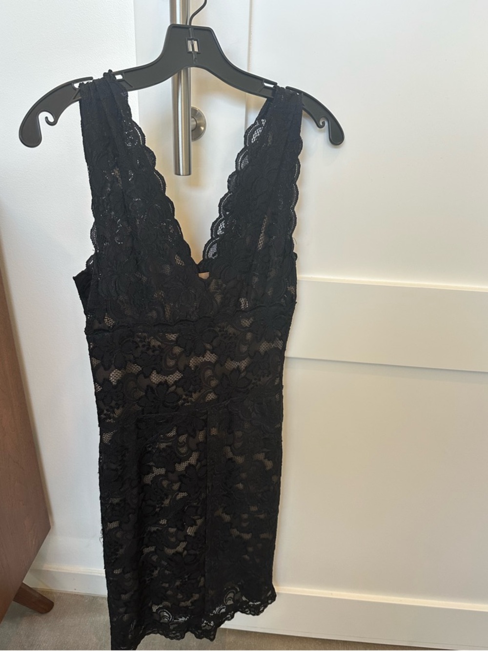 Nicole Miller Black Lace V-Neck Sleeveless Dress. Size 6. Excellent condition.